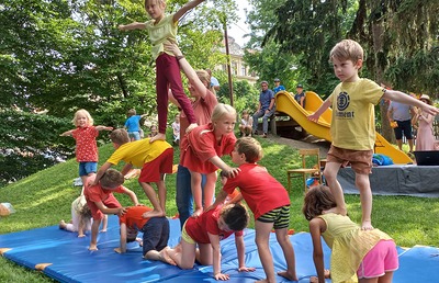 Die Feuerkinder bei ihrer spektakulären Vorführung.